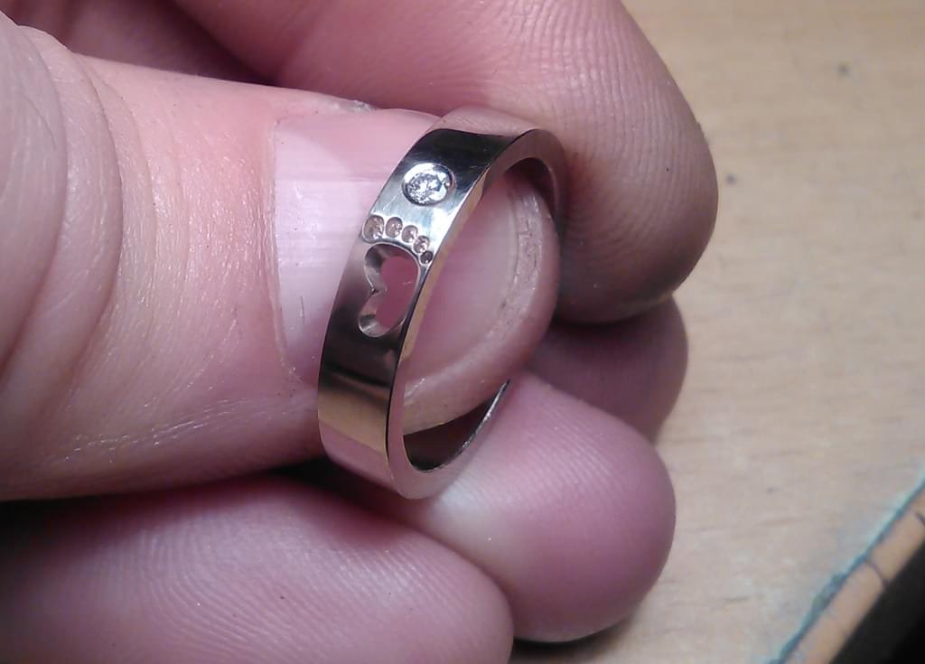 Кольцо с бриллиантом 2