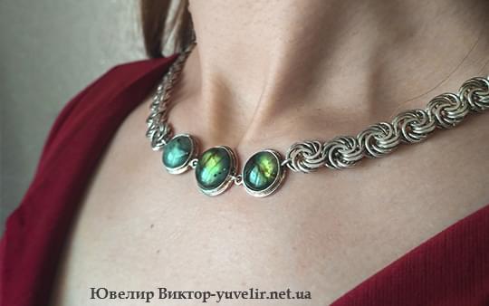Уникальное серебряное ожерелье с камнем лабрадор